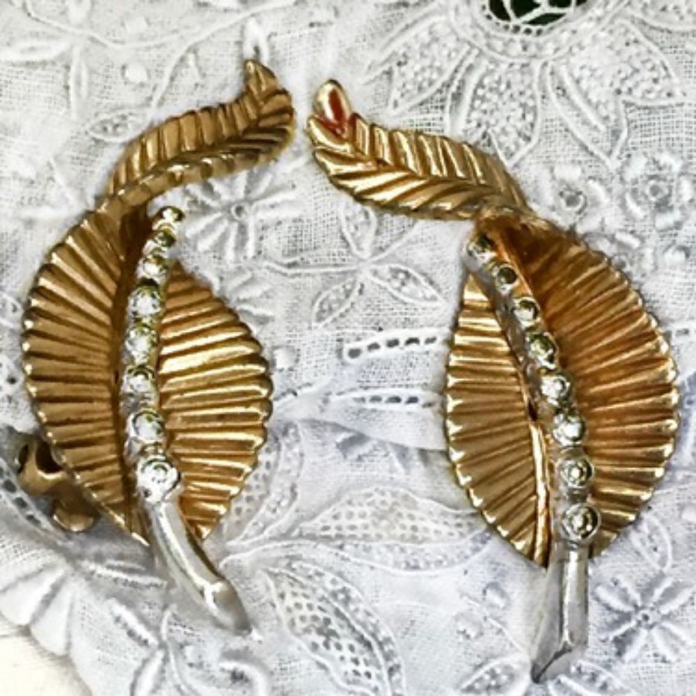 JOMEZ LEAF SHAPE GOLD RHINESTONE CLIP EARRINGS